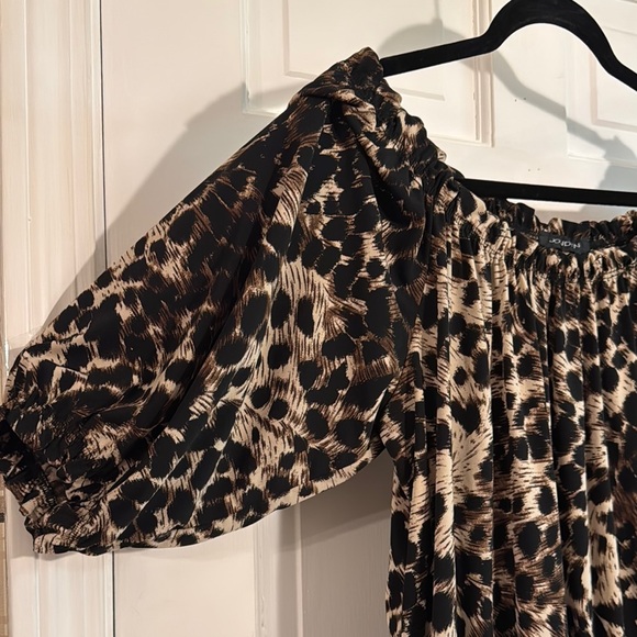 Leopard Print Off-Shoulder Women's Top - Picture 2 of 5